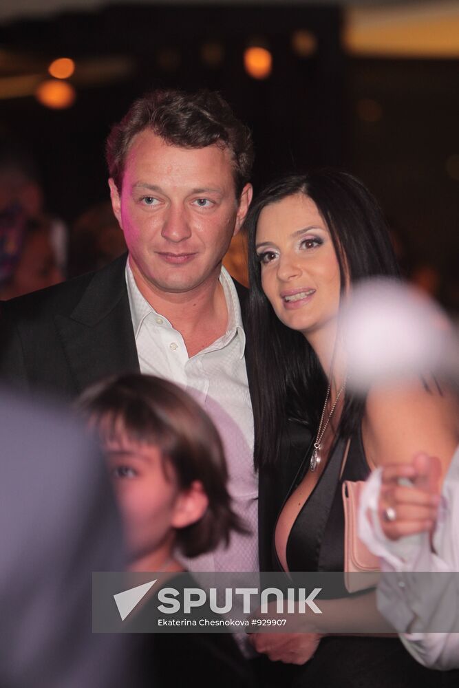Marat Basharov and Yekaterina Strizhenova