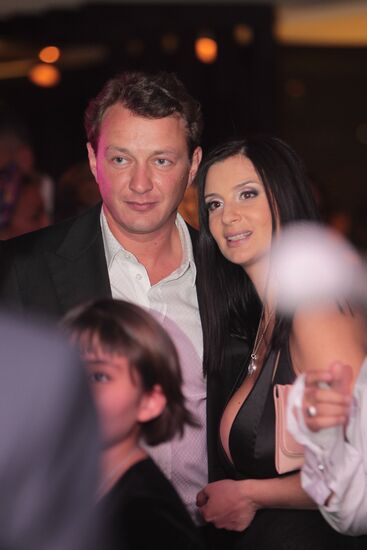 Marat Basharov and Yekaterina Strizhenova