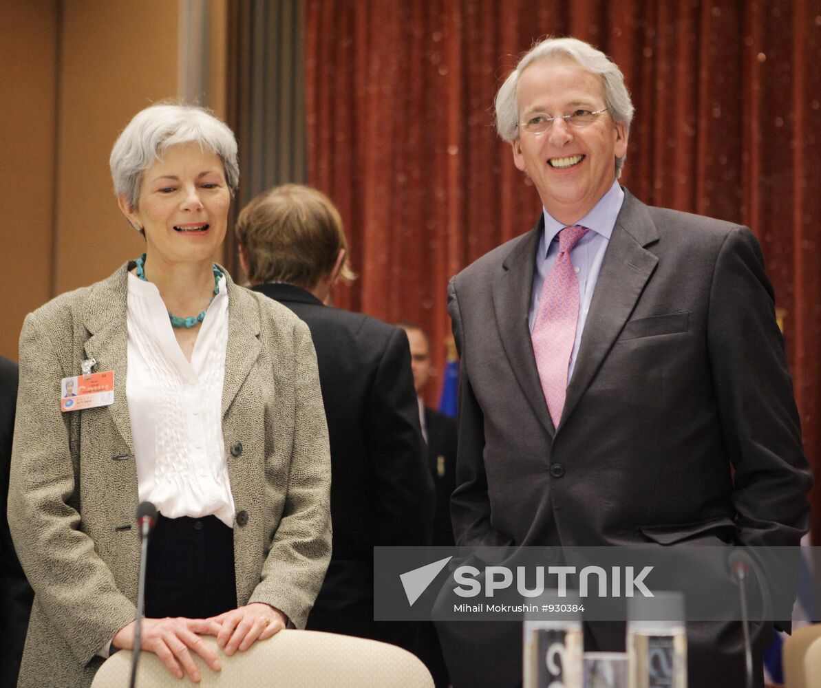 Ivo Daalder and Mariot Leslie