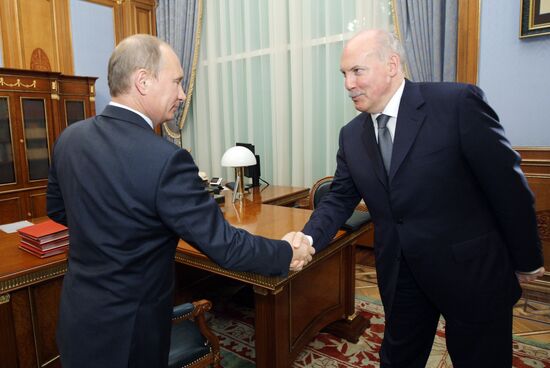 Vladimir Putin and Dmitry Mezentsev meet in Moscow