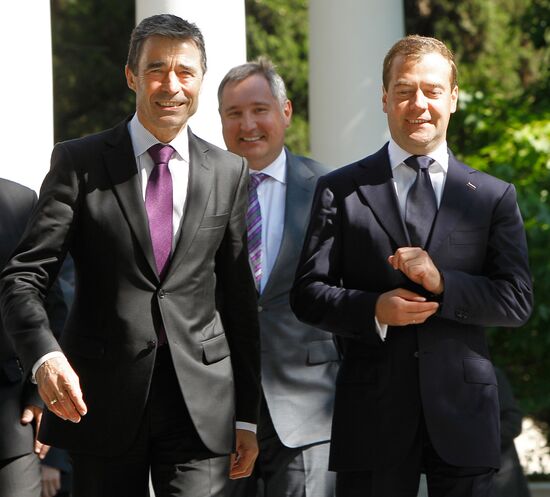 Dmitry Medvedev meets with members of Russia-NATO Council