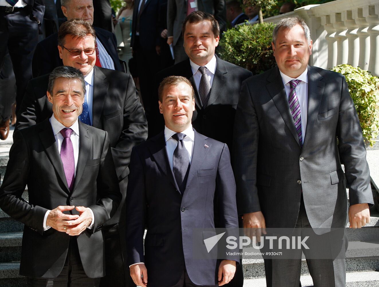 Dmitry Medvedev meets with members of Russia-NATO Council