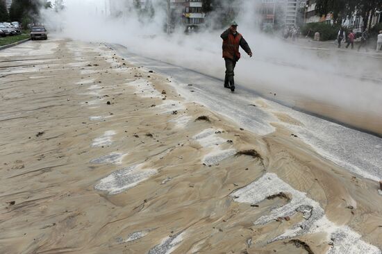 Esenina street in St. Petersburg flooded with boilng water