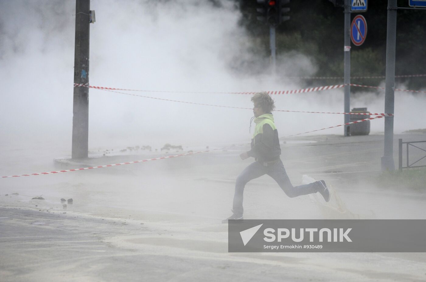 Esenina street in St. Petersburg flooded with boilng water