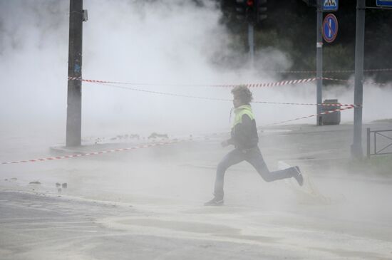 Esenina street in St. Petersburg flooded with boilng water