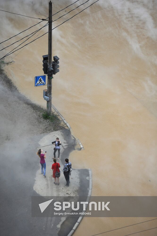 Esenina street in St. Petersburg flooded with boilng water