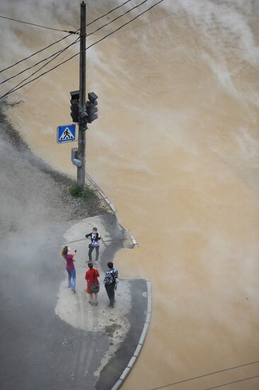 Esenina street in St. Petersburg flooded with boilng water