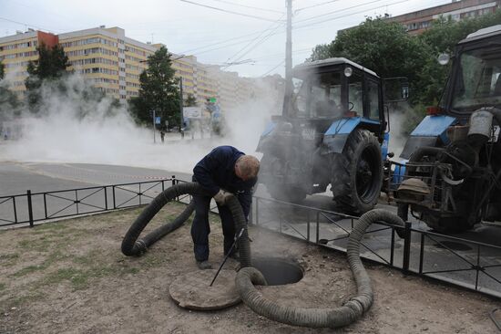Esenina street in St. Petersburg flooded with boilng water