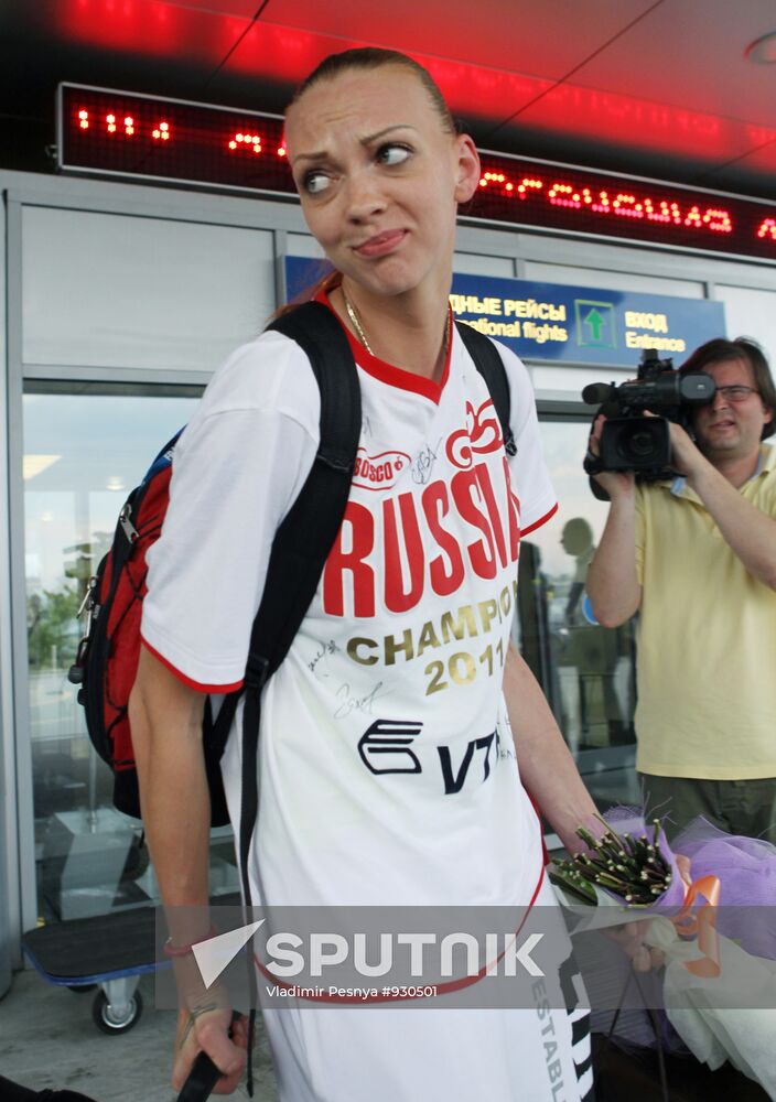 Russian basketball European champions return to Moscow