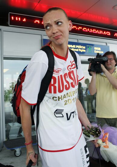 Russian basketball European champions return to Moscow