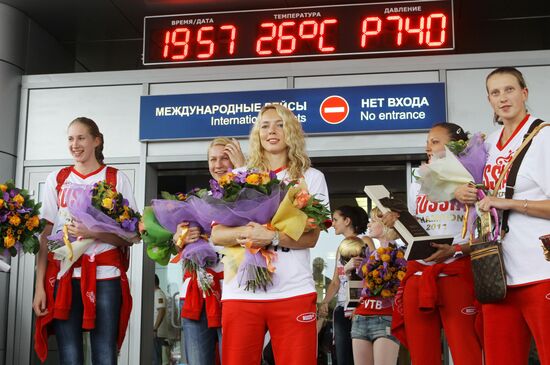 Russian basketball European champions return to Moscow