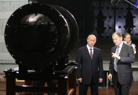 Vladimir Putin visits Joint Institute for Nuclear Research