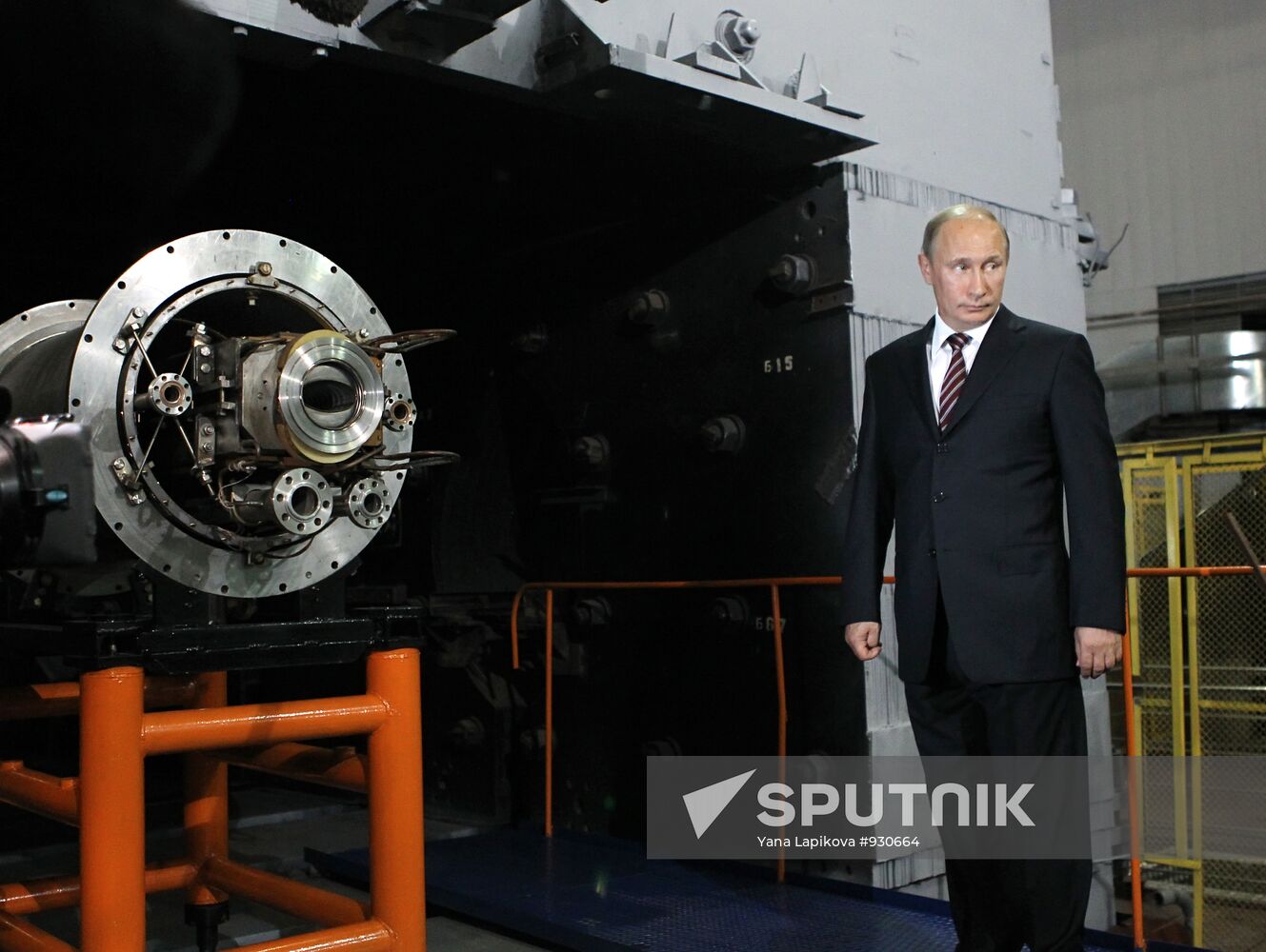 Vladimir Putin visits Joint Institute for Nuclear Research