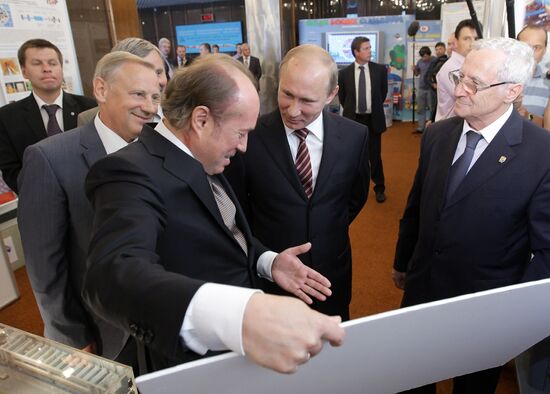 Vladimir Putin visits Joint Institute for Nuclear Research