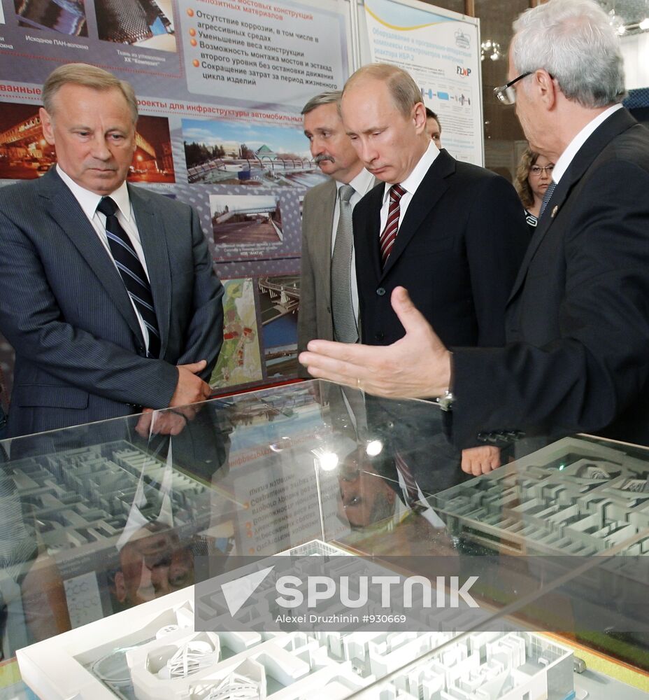 Vladimir Putin visits Joint Institute for Nuclear Research