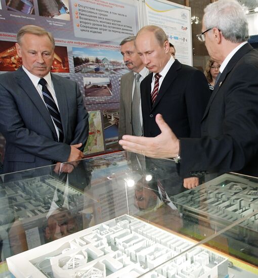 Vladimir Putin visits Joint Institute for Nuclear Research