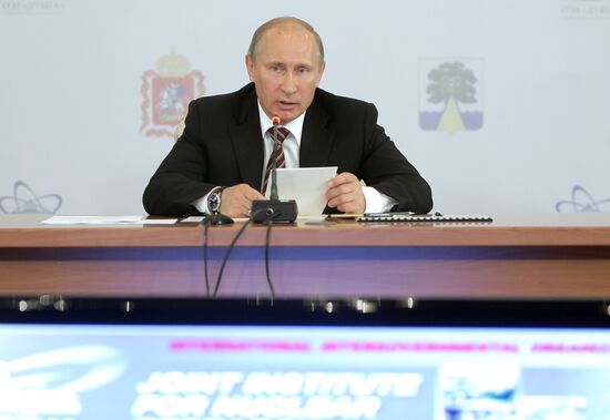 Vladimir Putin visits Joint Institute for Nuclear Research