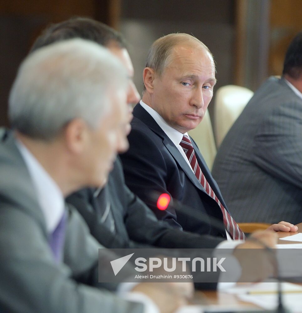 Vladimir Putin visits Joint Institute for Nuclear Research