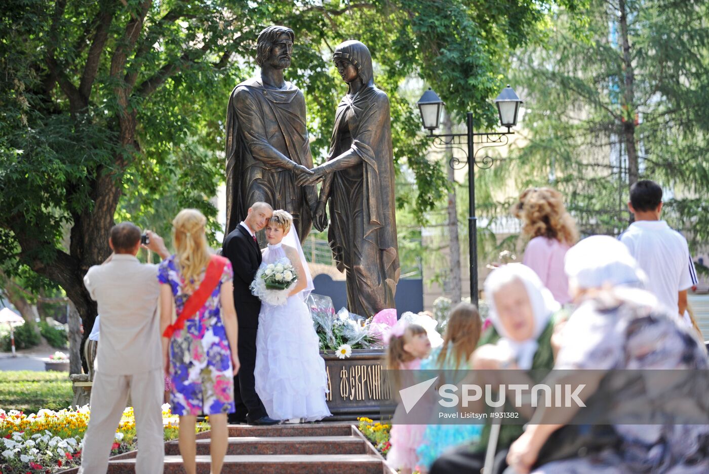 Statue of Pyotr and Fevroniya Muromsky unveiled in Omsk