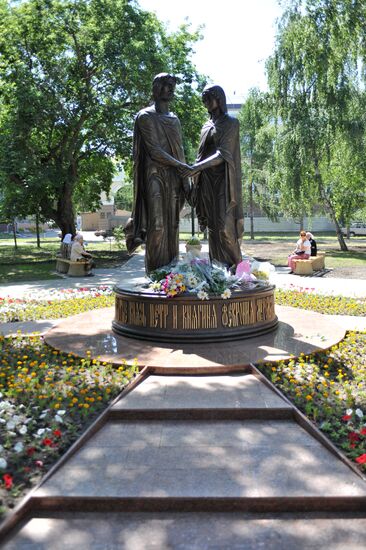 Statue of Pyotr and Fevroniya Muromsky unveiled in Omsk