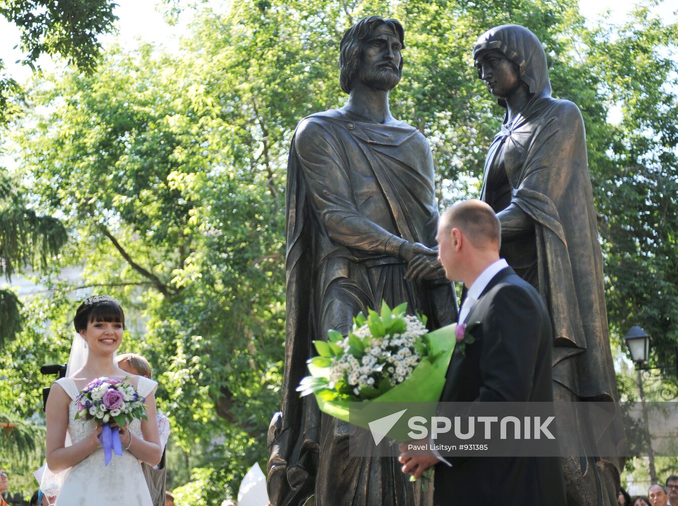 Statue of Pyotr and Fevroniya Muromsky unveiled in Omsk