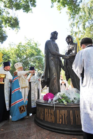 Statue of Pyotr and Fevroniya Muromsky unveiled in Omsk