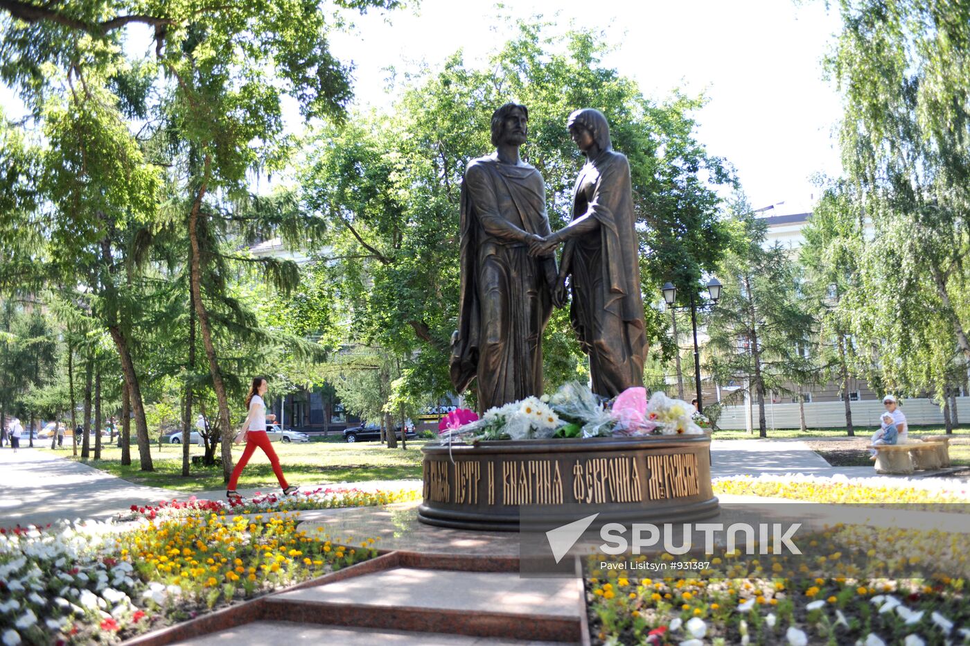 Statue of Pyotr and Fevroniya Muromsky unveiled in Omsk