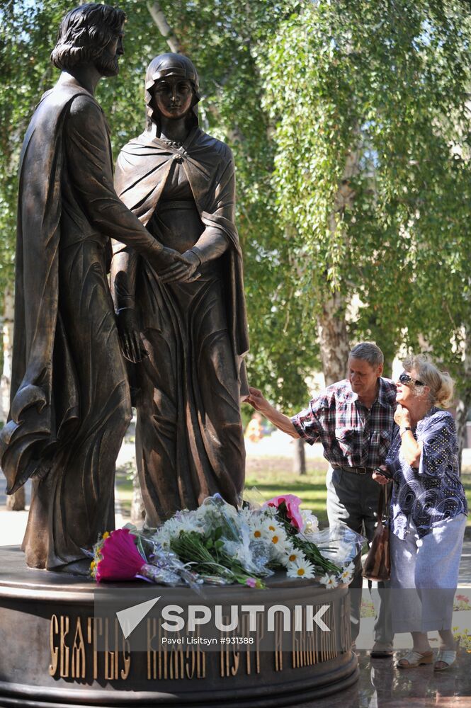 Statue of Pyotr and Fevroniya Muromsky unveiled in Omsk