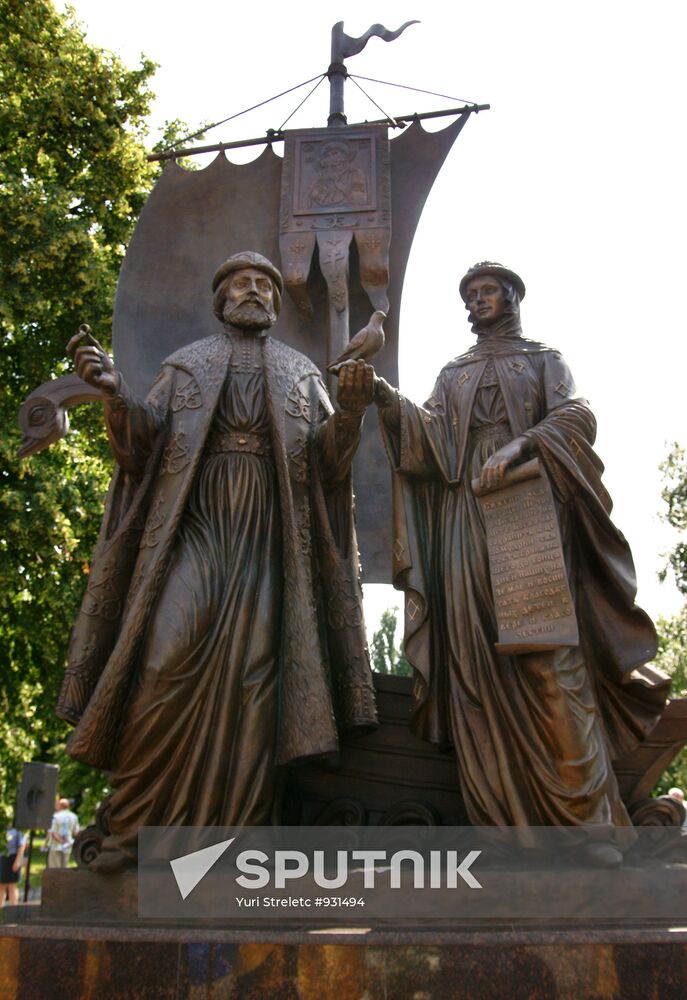 Peter and Fevronia monument unveiled