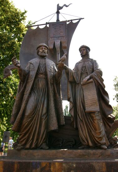 Peter and Fevronia monument unveiled
