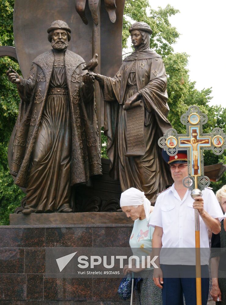 Peter and Fevronia monument unveiled