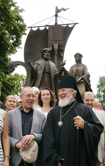 Peter and Fevronia monument unveiled
