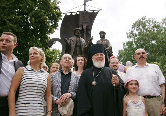 Peter and Fevronia monument unveiled