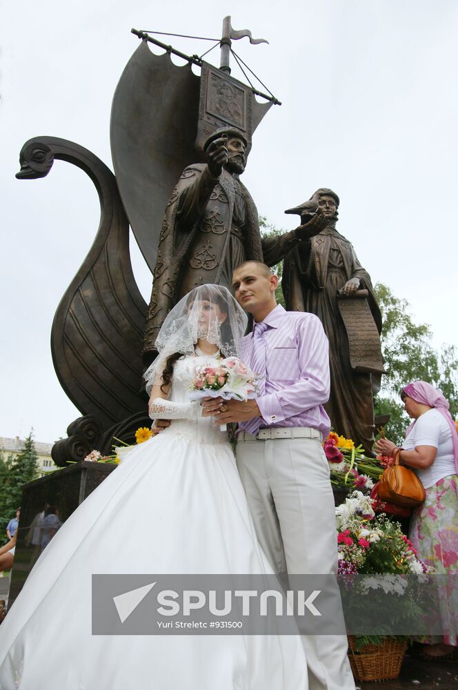 Peter and Fevronia monument unveiled
