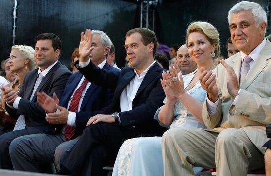 President Medvedev, First Lady visit Murom