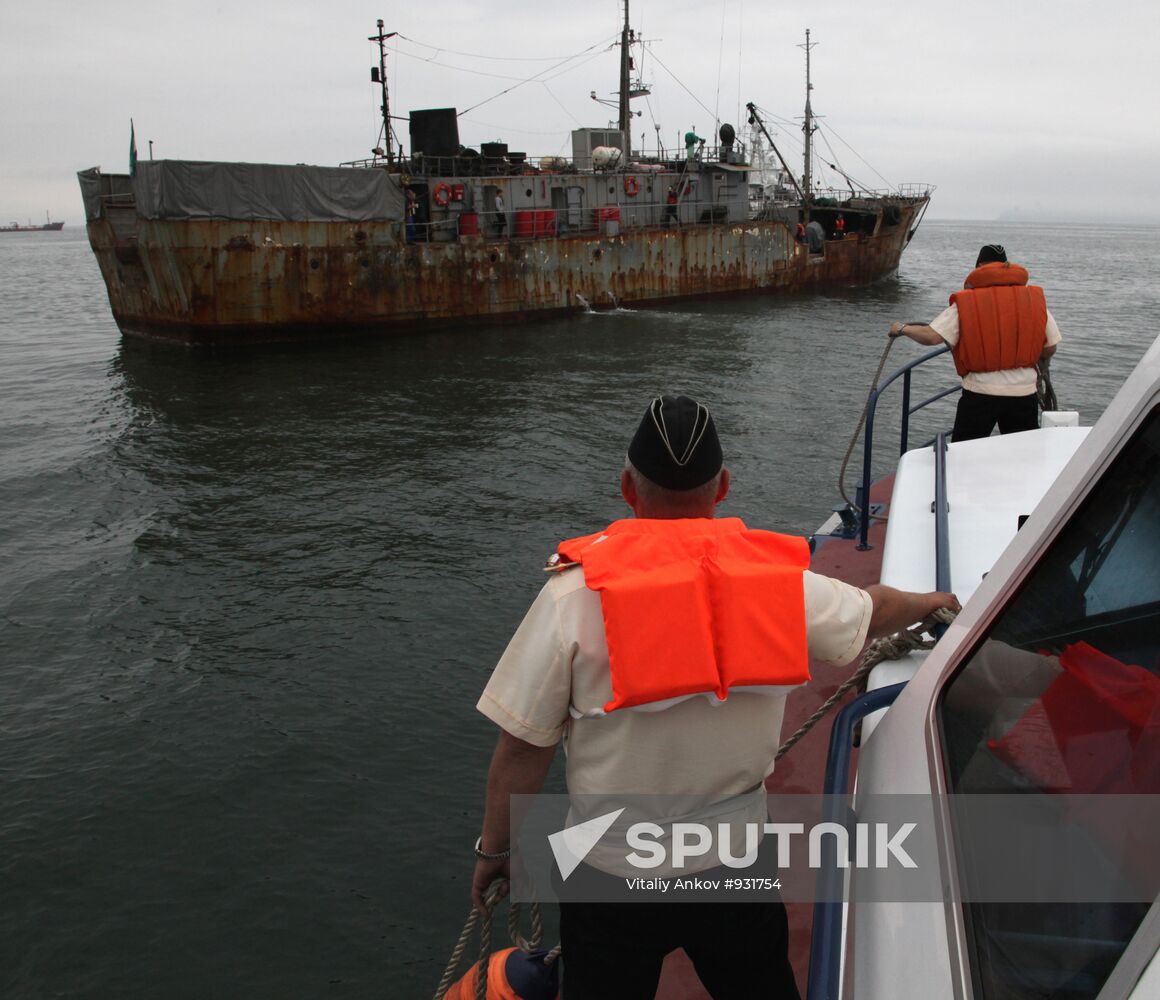 Primorye border guards detain foreign poachers boat