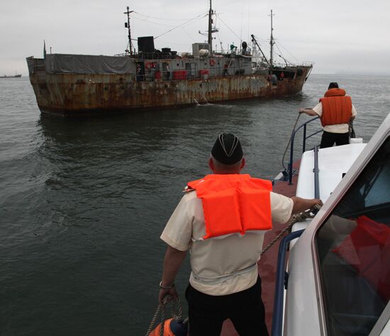 Primorye border guards detain foreign poachers boat