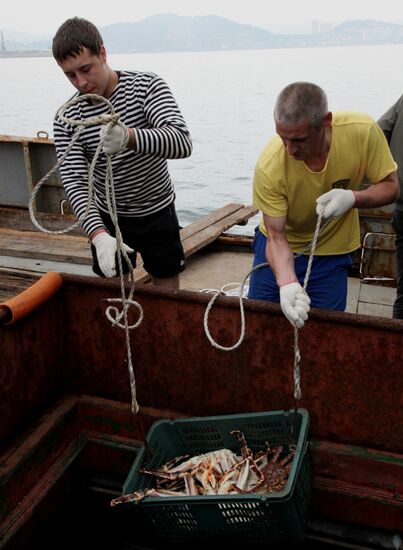 Primorye border guards detain foreign poachers boat
