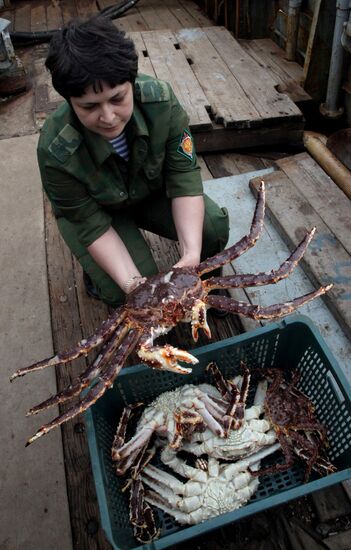 Primorye border guards detain foreign poachers boat
