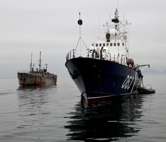 Primorye border guards detain foreign poachers boat