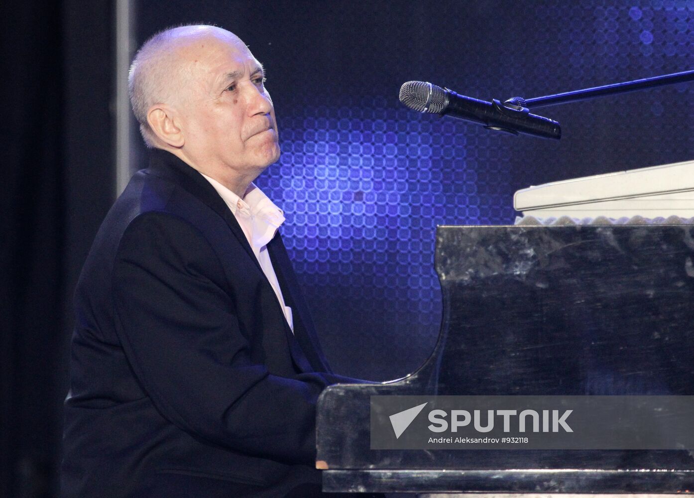 Eduard Khanok