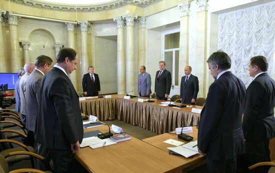 Vladimir Putin meets economists at RAN