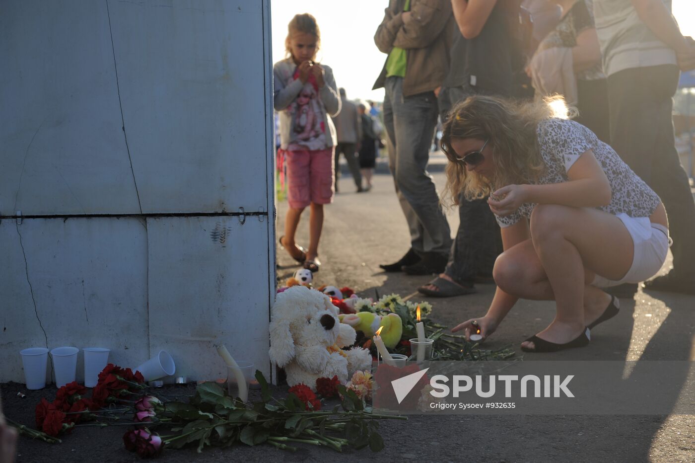Flowers at Kazan port in memory of those killed on ship Bulgaria