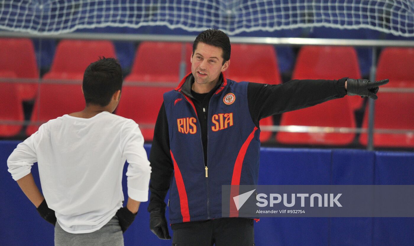 Coach Nikolai Morozov holds training session with his skaters