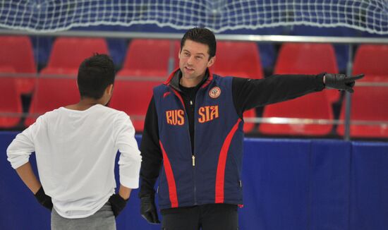 Coach Nikolai Morozov holds training session with his skaters