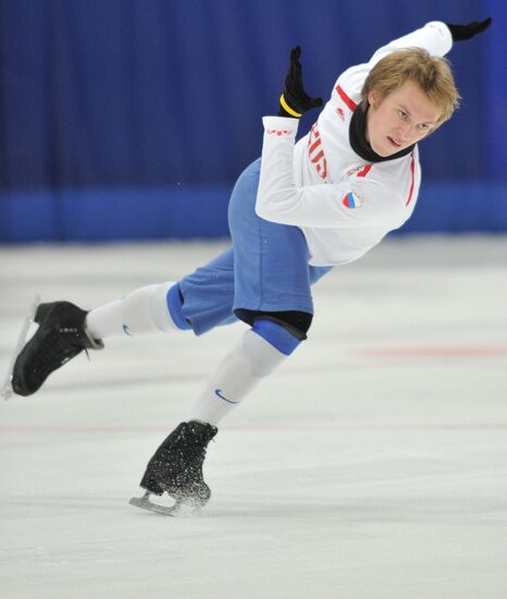 Coach Nikolai Morozov holds training session with his skaters