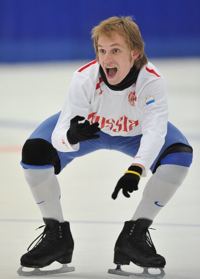 Coach Nikolai Morozov holds training session with his skaters