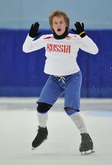 Coach Nikolai Morozov holds training session with his skaters