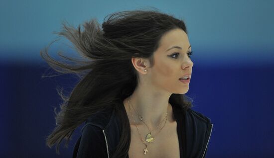 Coach Nikolai Morozov holds training session with his skaters