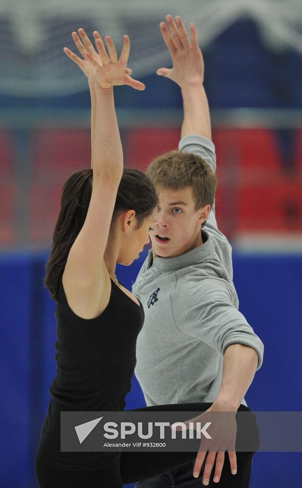 Coach Nikolai Morozov holds training session with his skaters